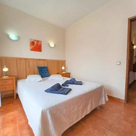 Apartamento Castelos 1 *